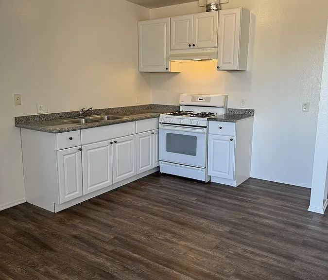 724 Bernard St #6 — Photo 2