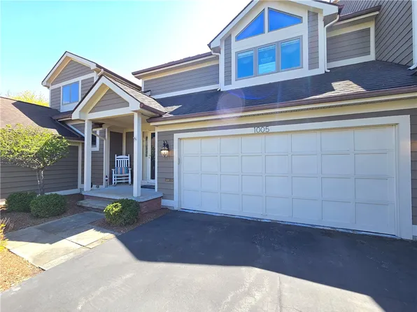 1005 Hillsboro Cove Cir, Webster, NY 14580