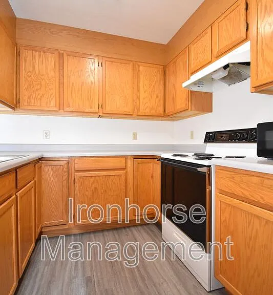 813 W Villard St #70 — Photo 11