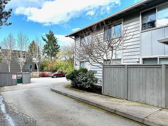 4th image of 602 Kirkland Ave