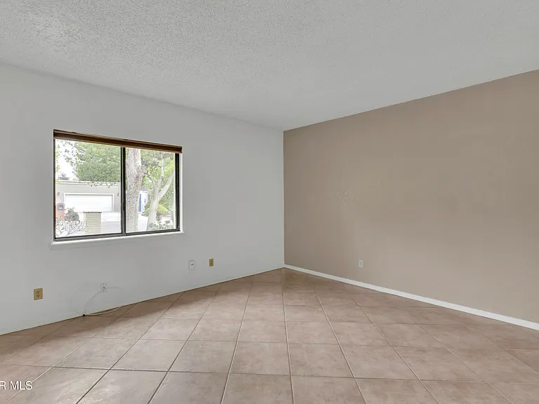 620 Lakeway Dr — Photo 45