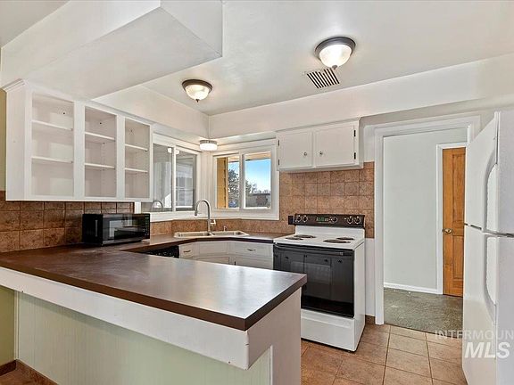 5th image of 1203 Willow St