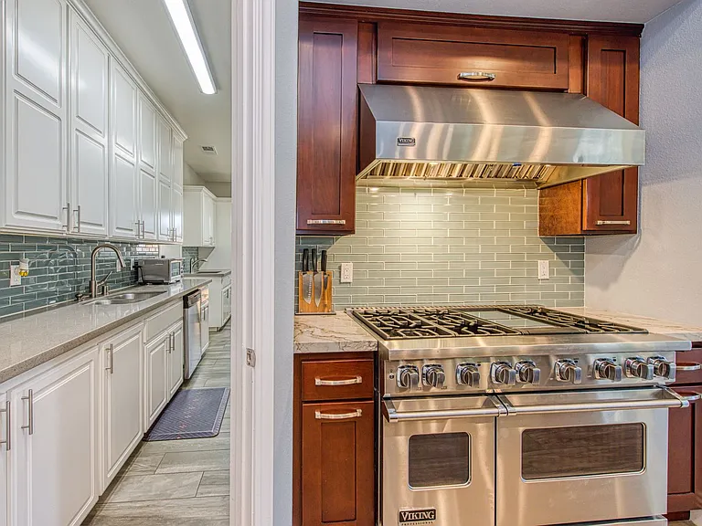 10234 N Rowell Ave — Photo 14