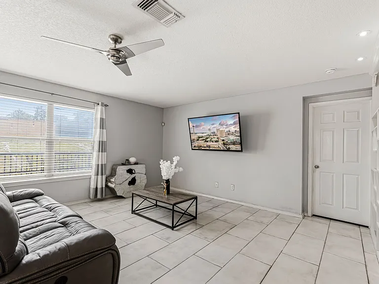 20803 Cape Coral — Photo 8