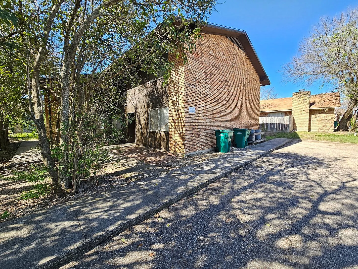 Back To School Rent Special - $250 Gift Card & Water Included! — Photo 2