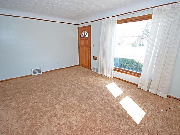 3rd image of 17401 Puritas Ave