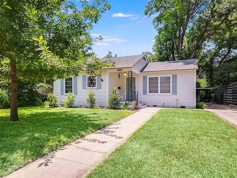 1021 Ellingson Ln