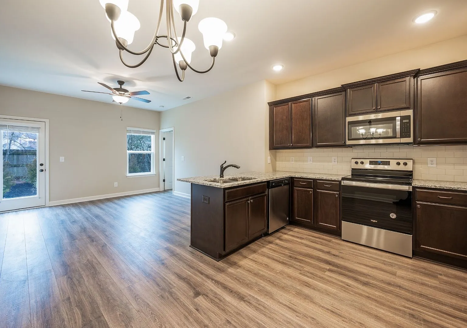 One-Of-A-Kind Property You Rarely Ever See For Rent — Photo 4