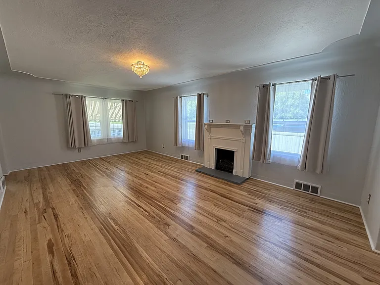2423 Pine St #1 — Photo 8