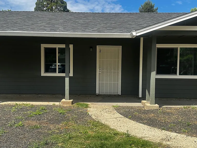 2110 Iroquois Ave — Photo 2