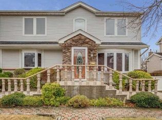 7 Kemp Ln, New Hyde Park, NY 11040