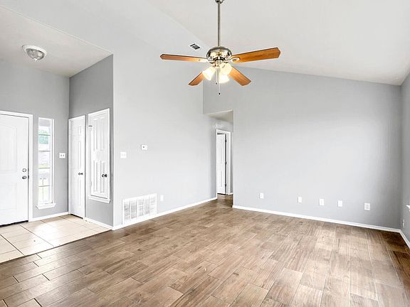 5th image of 805 Debra Dr