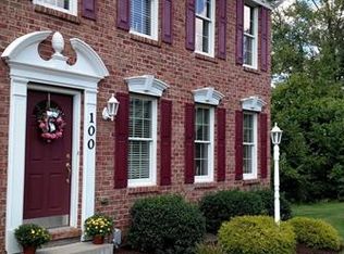 100 Castleview Dr, Mc Kees Rocks, PA 15136