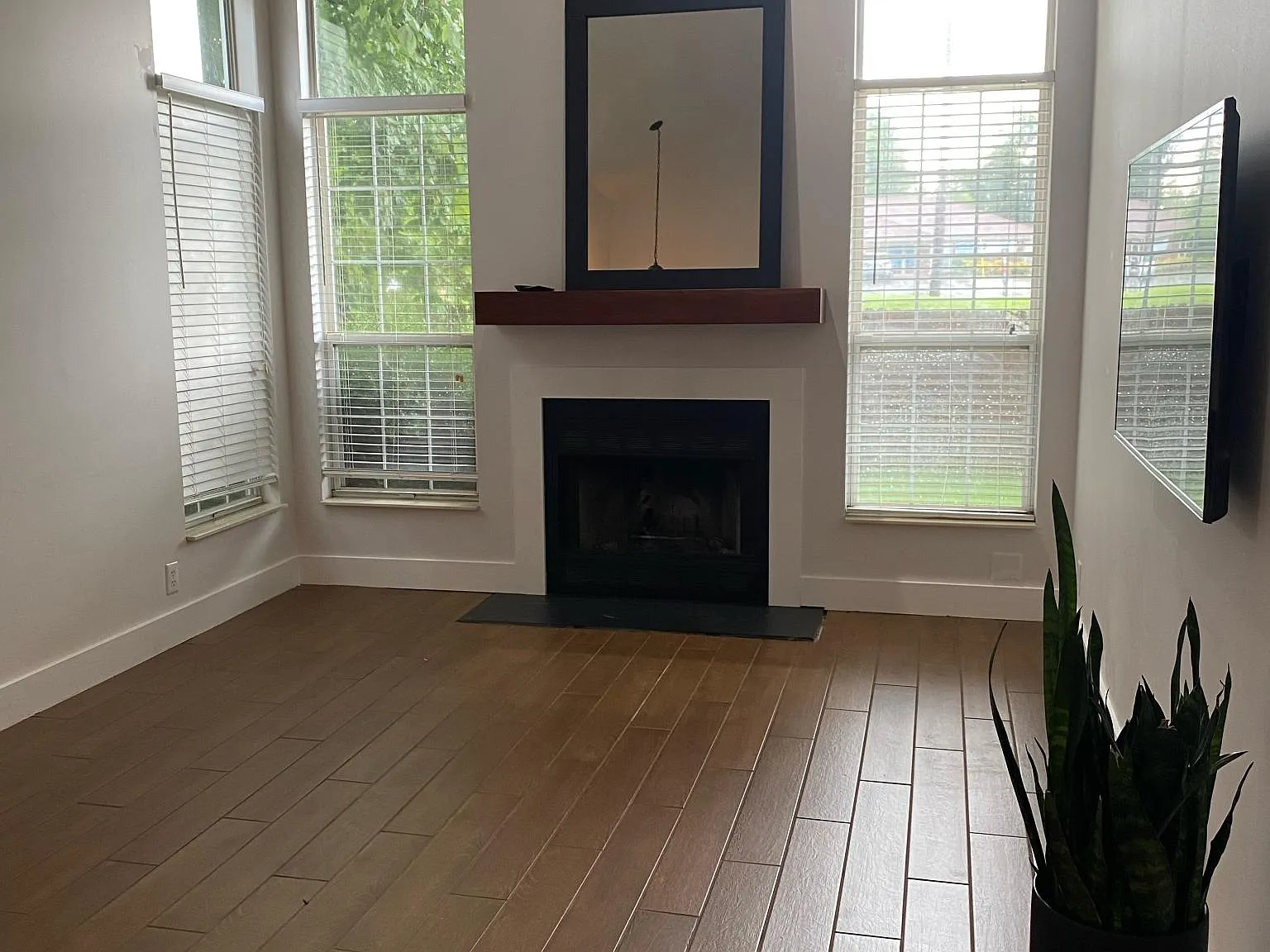 515 Selsey Ct S — Photo 4