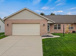 1318 Ridgepointe Dr, Monticello, IL 61856