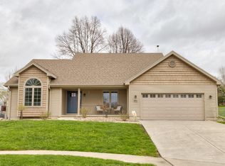 8011 Sheridan Dr, Urbandale, IA 50322