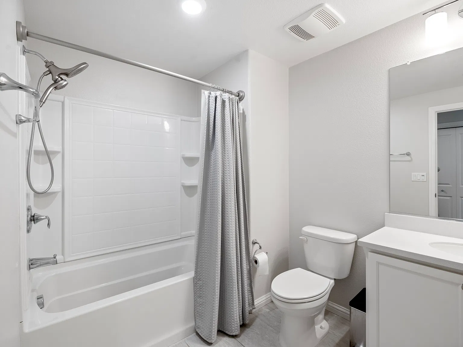 2 bed, 2.0 bath, 1206 sqft, $3,500 — Photo 3