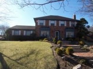 33 Amsterdam Rd, Smithtown, NY 11787