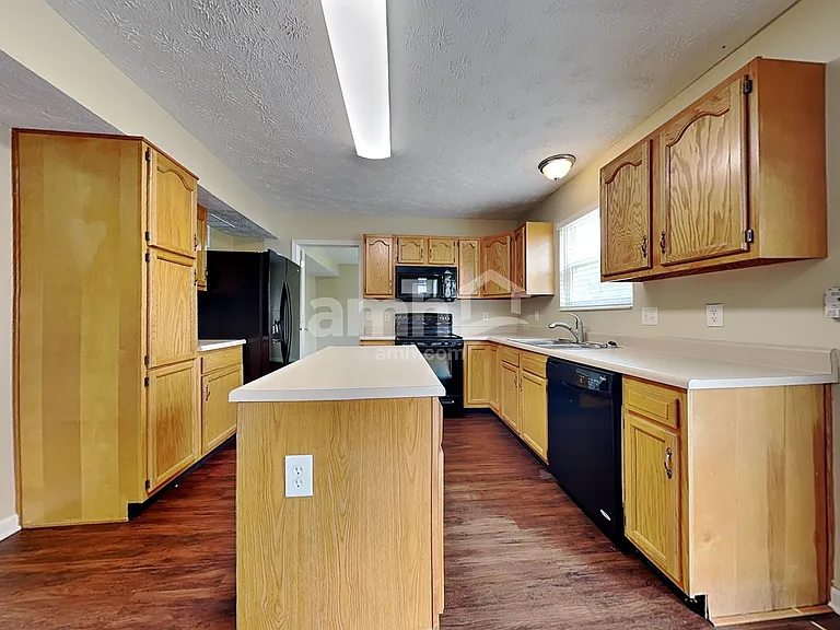 1291 Shannon Ln — Photo 3