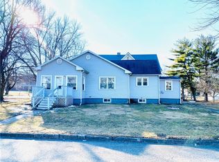 327 N 3rd St, Hoopeston, IL 60942