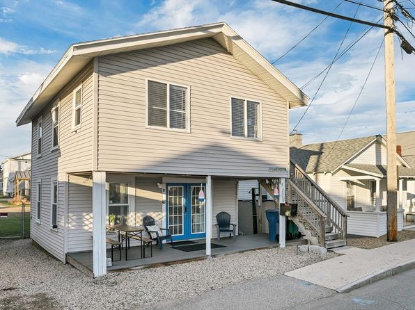 8 Island Path, Hampton, NH 03842