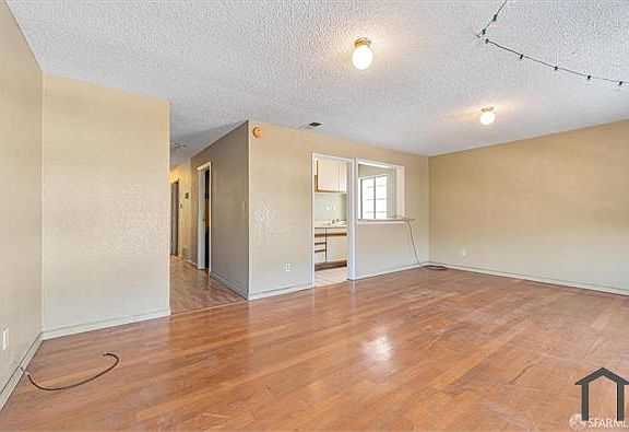 2nd image of 1330 Valencia St APT A