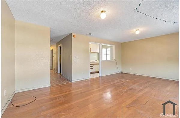 Building Photo - 1330 Valencia St #A