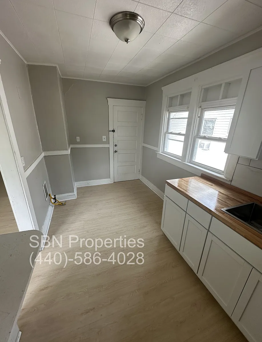 Building Photo - 2067 W 101st St #2