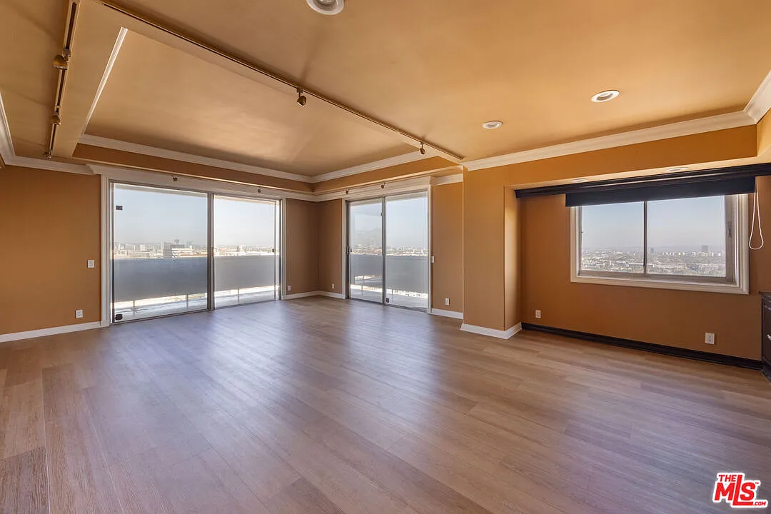 2 bed, 7.0 bath, 2130 sqft, $8,900 — Photo 3