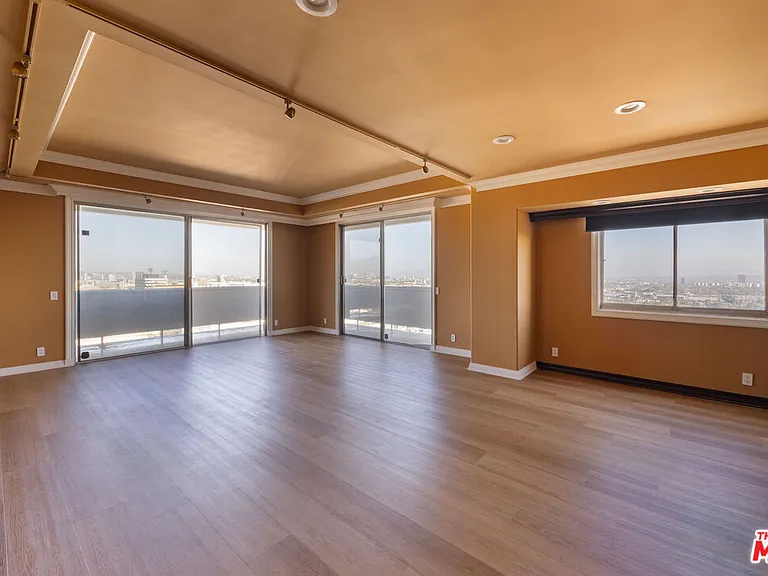 7250 Franklin Ave #1209 — Photo 3