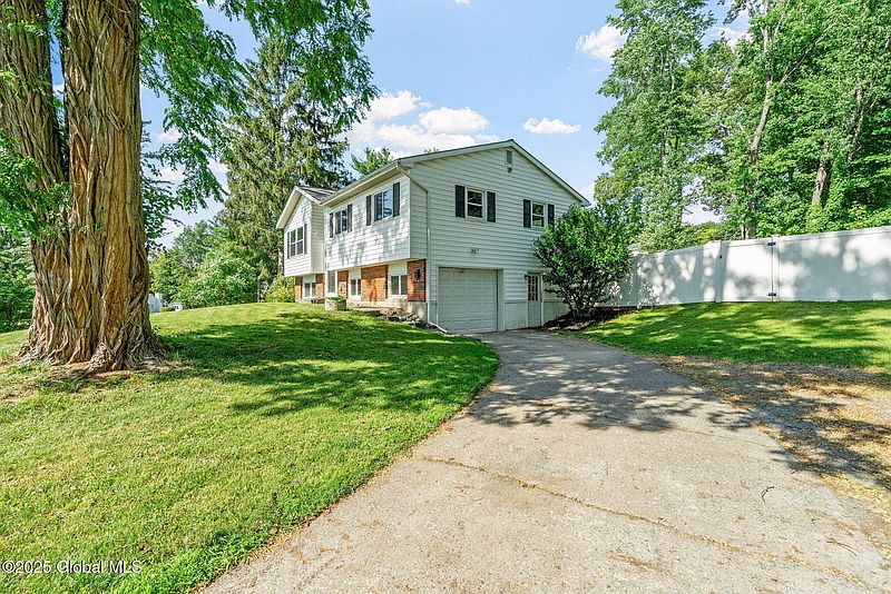 3rd image of 1 Tamarack Lane