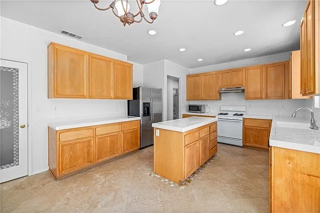 39221 Chantilly Ln — Photo 5