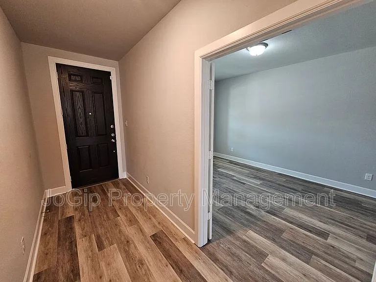 1740 Jamestown Dr — Photo 13