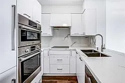 18 Harrison Garden Blvd #2009 — Photo 4