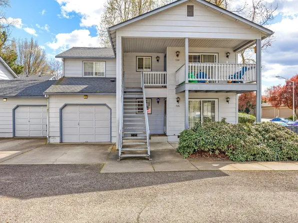 526 Village Dr, Central Pt, OR 97502