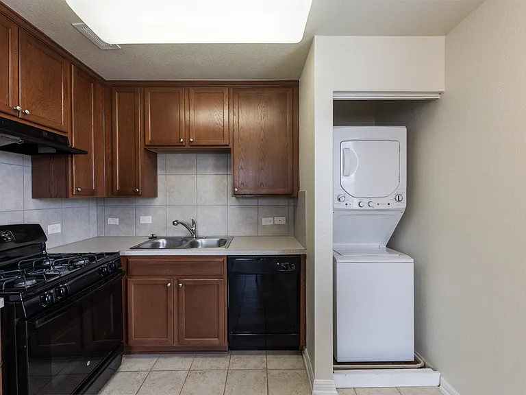 336 Perry St — Photo 13