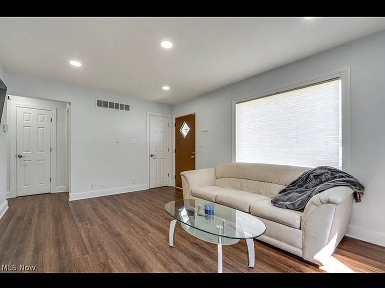 2048 Congo St — Photo 8
