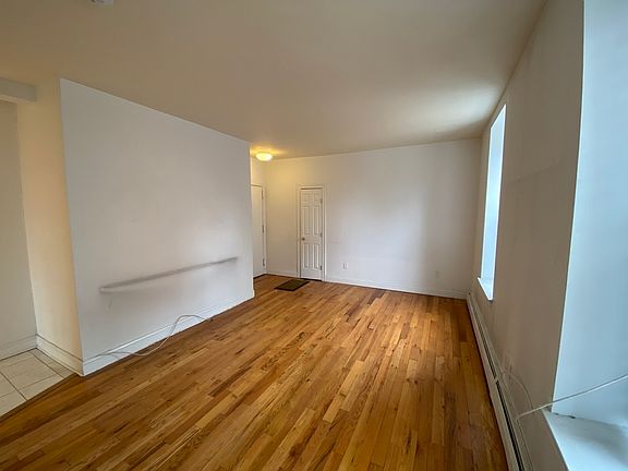 4th image of 300 W 112th St APT 3C