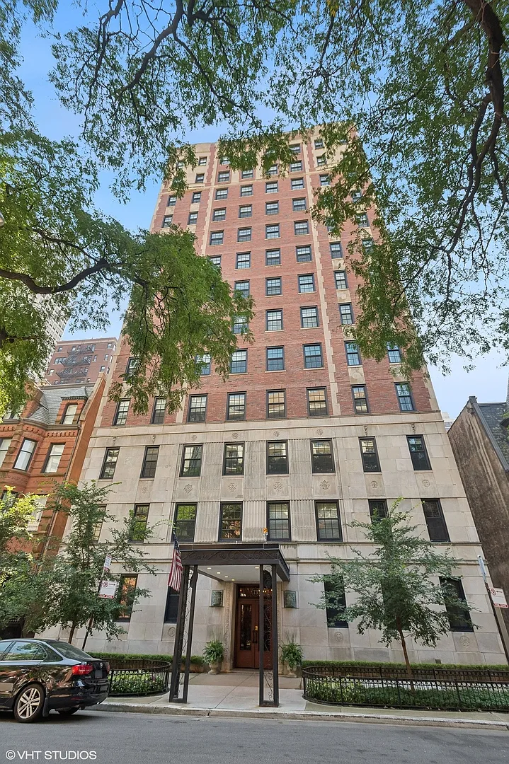 73 E Elm St APT 4A photo 1