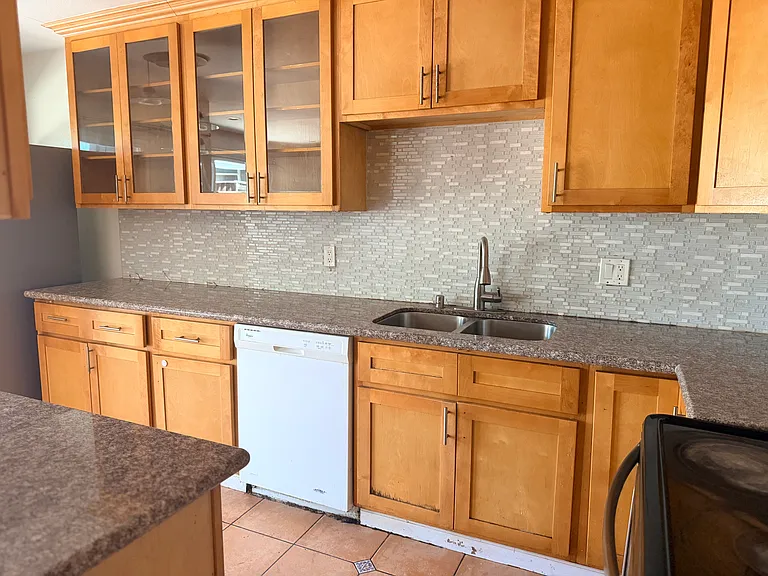 106 Rose Ln — Photo 4