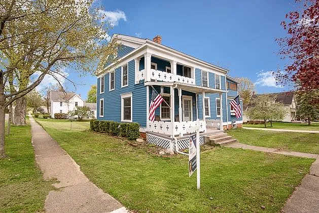 203 S Washington St photo 1