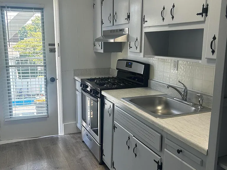 1109 Lincoln Ct #4 — Photo 8