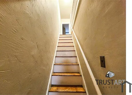 3885 Manor St — Photo 20