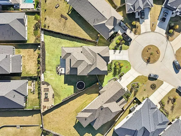 215 Nirnroot Ct, Montgomery, TX 77316