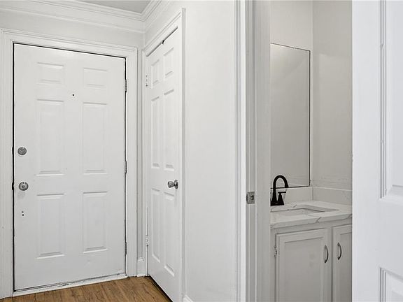 4th image of 306 Autumn Leaf Way