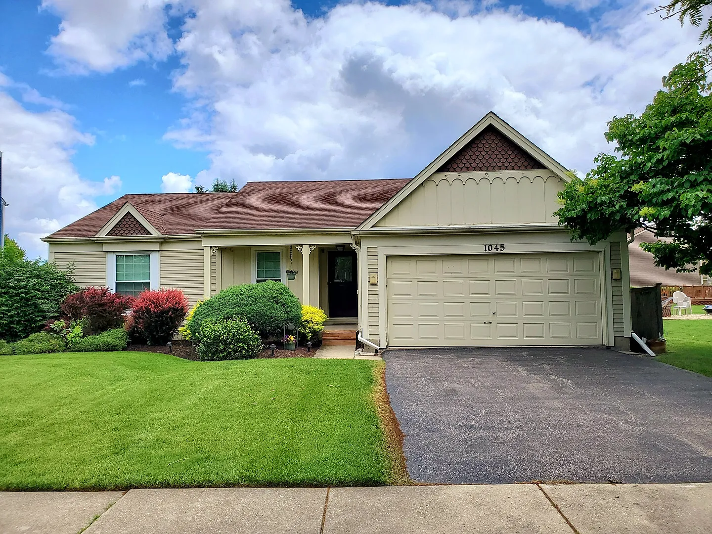1045 Baybrook Ln photo 1