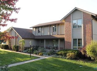 867 Whitehall Dr, Perrysburg, OH 43551