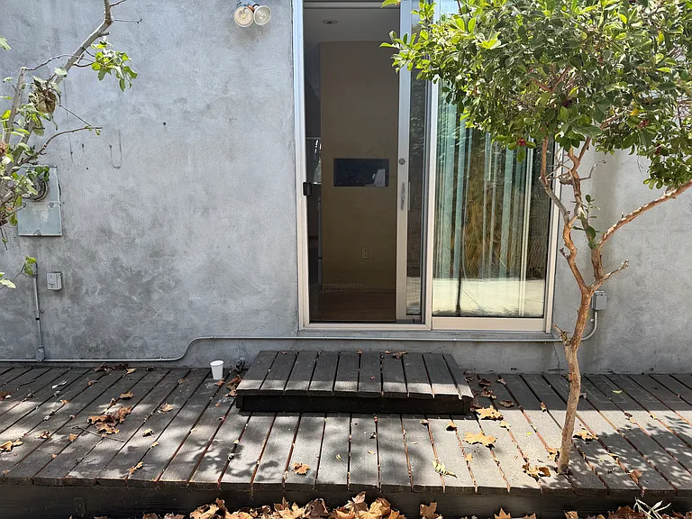 700 N Madison Ave — Photo 9