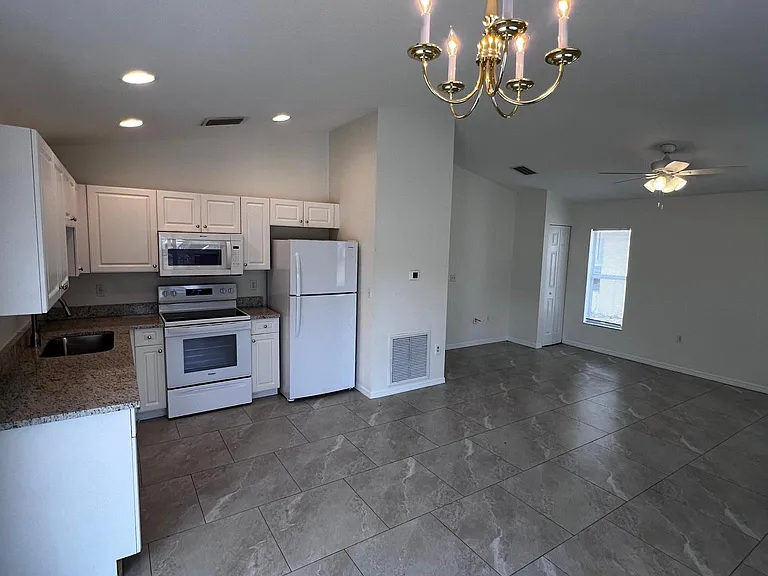 4226 Arcadia Ave — Photo 3