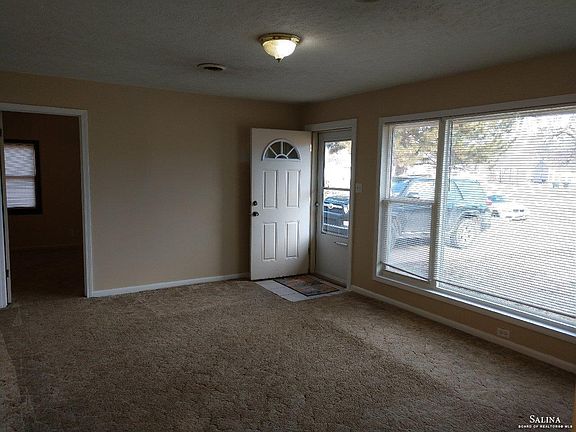 2nd image of 836 Navaho Ave